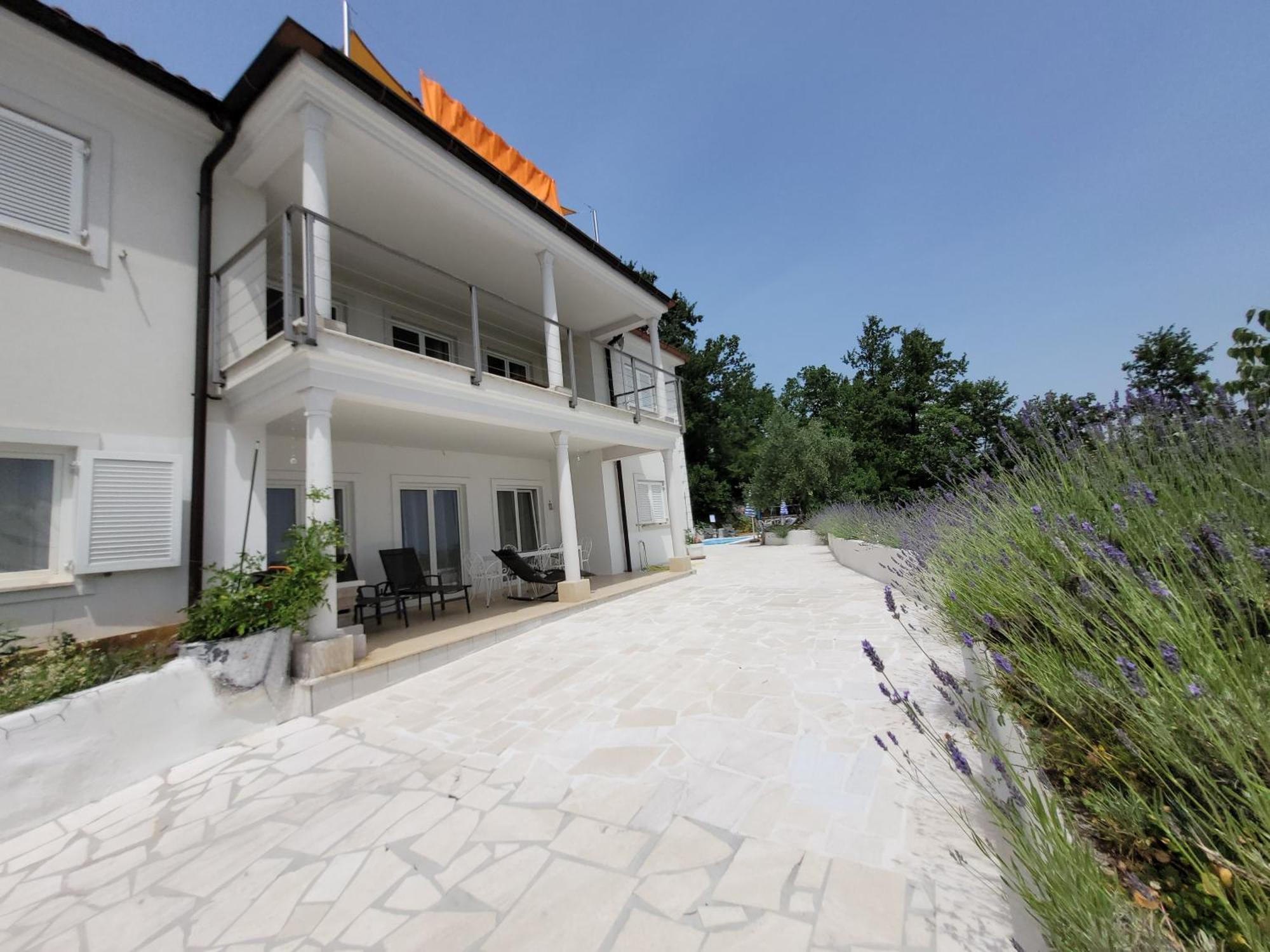 Apartments Chiara Mit Meerblick Und Pool Und Jacuzzi Lovran Εξωτερικό φωτογραφία