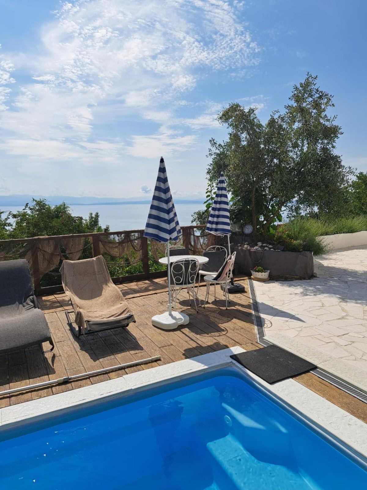 Apartments Chiara Mit Meerblick Und Pool Und Jacuzzi Lovran Δωμάτιο φωτογραφία